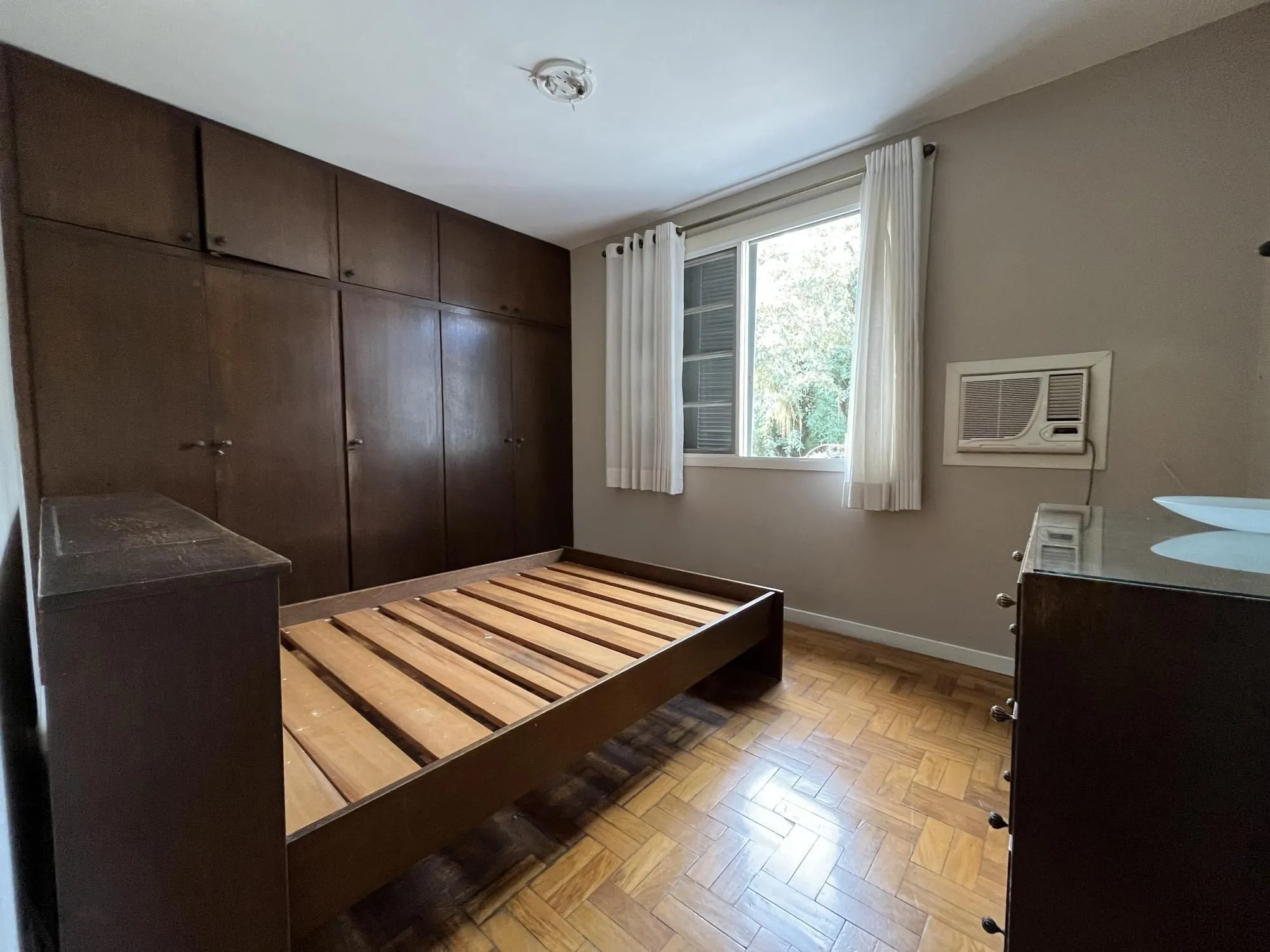 Imagem Apartamento de dois quartos e uma vaga de garagem no bairro Auxiliadora em POA