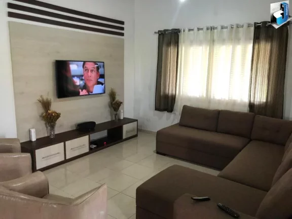 Imagem Vendo Chácara - O Refúgio dos Seus Sonhos em Quadra/SP!