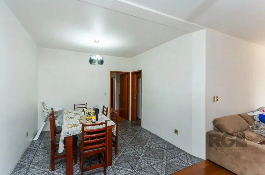 Imagem Casa 160m², 3 dormitórios, 4 vagas no bairro Cristo Redentor