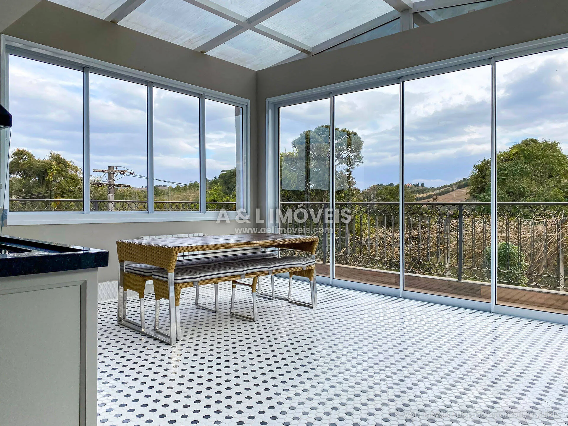 Imagem Casa de Luxo | Alto do Capivari | 793 m² | SPA e Casa de Hóspedes