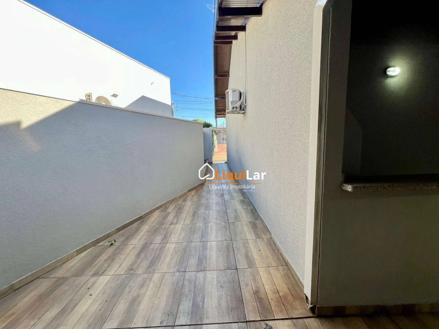 Imagem Casa Térrea à Venda no Condomínio Villa de Espanha com Suíte, Varanda Gourmet e Energia Fotovoltaica