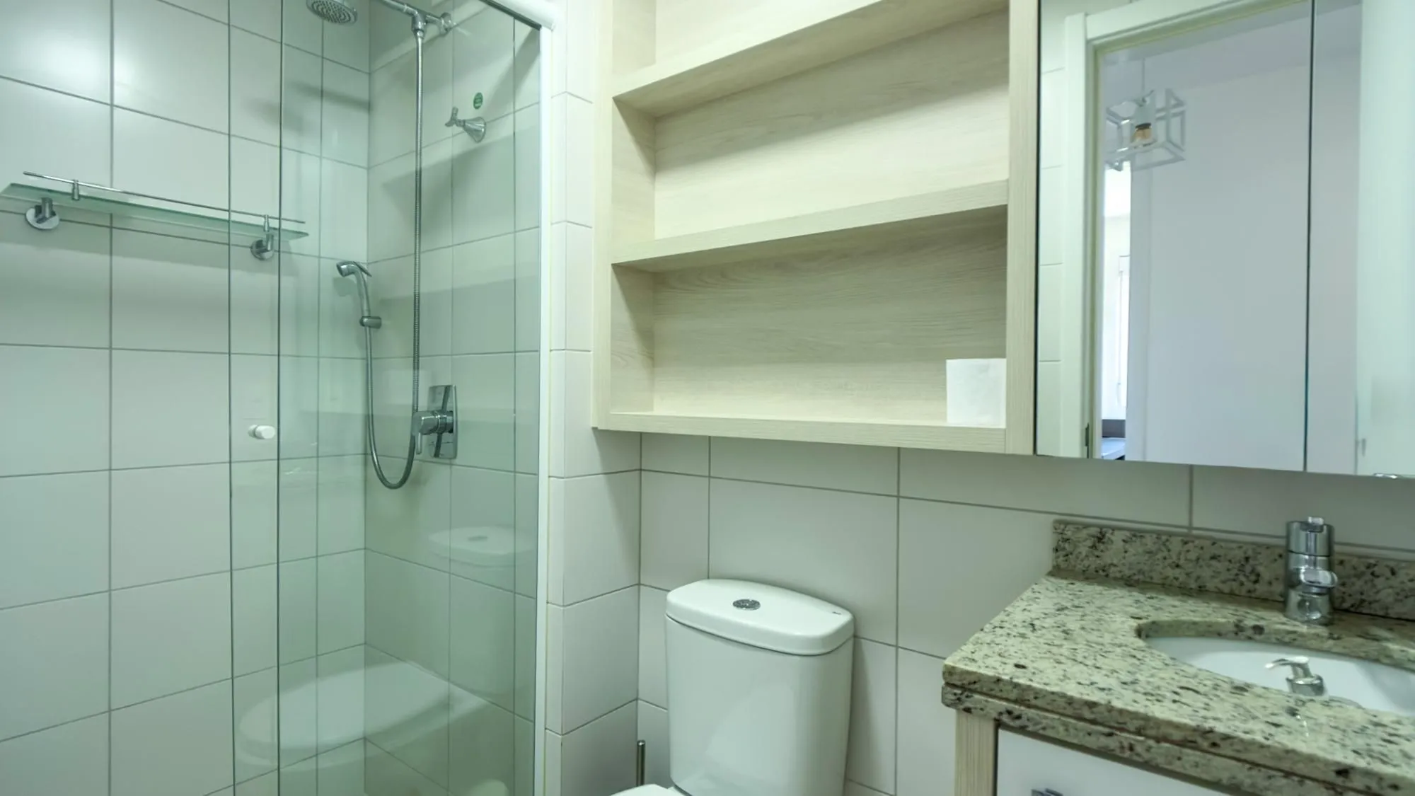 Imagem Excelente apartamento 2 dormitorios semi mobiliado localizado na cidade baixa