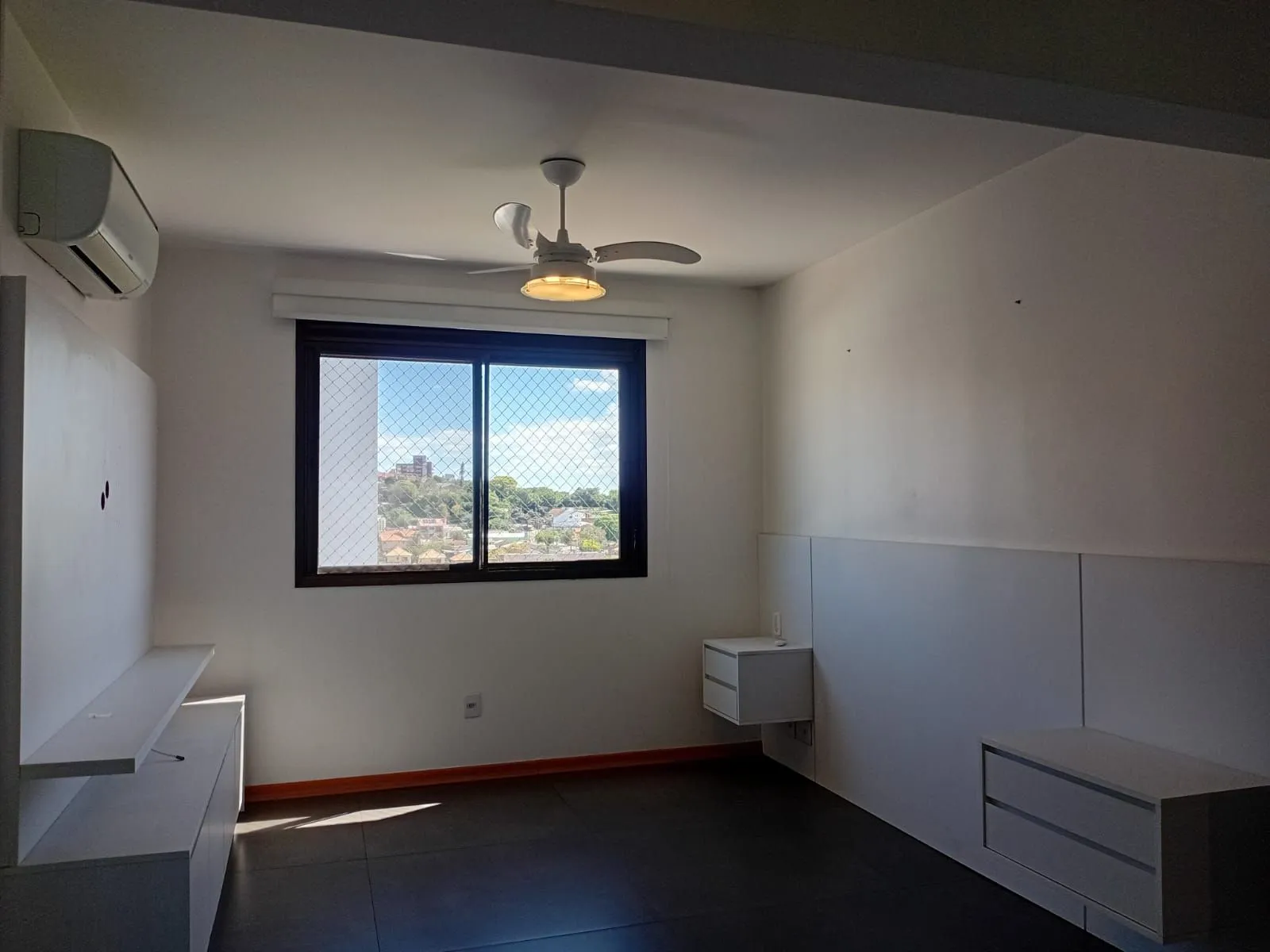 Imagem Apartamento 2 quartos, suíte, vaga coberta no bairro Camaquã em Porto Alegre/RS