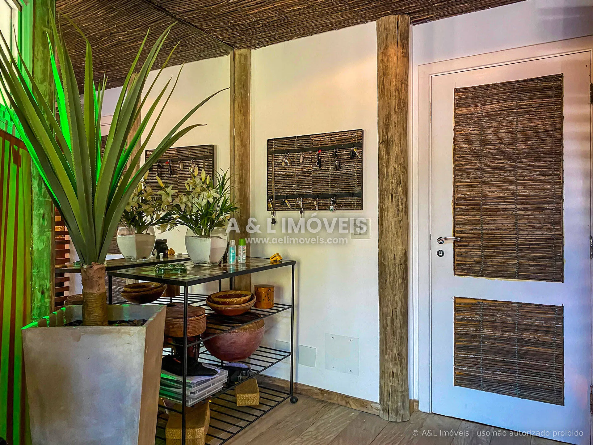 Imagem Cobertura Triplex Capivari | 230 m², 4 Suítes, Spa e Sauna Privativa