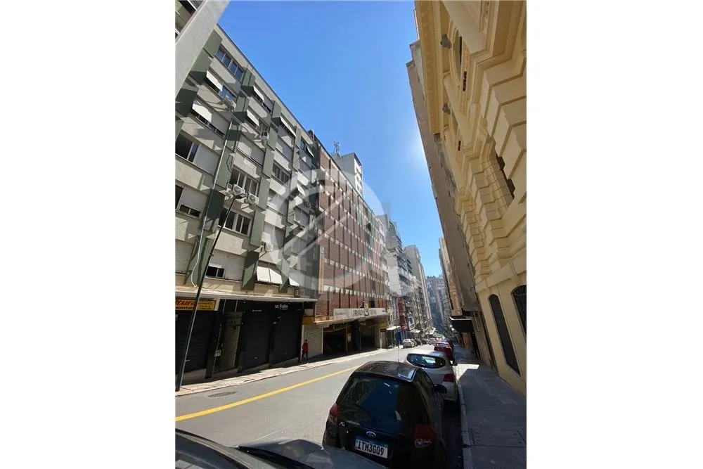 Imagem Ótimo box com aproximadamente 15m² de área útil, localizado no quarto andar, tornando-o um dos m...