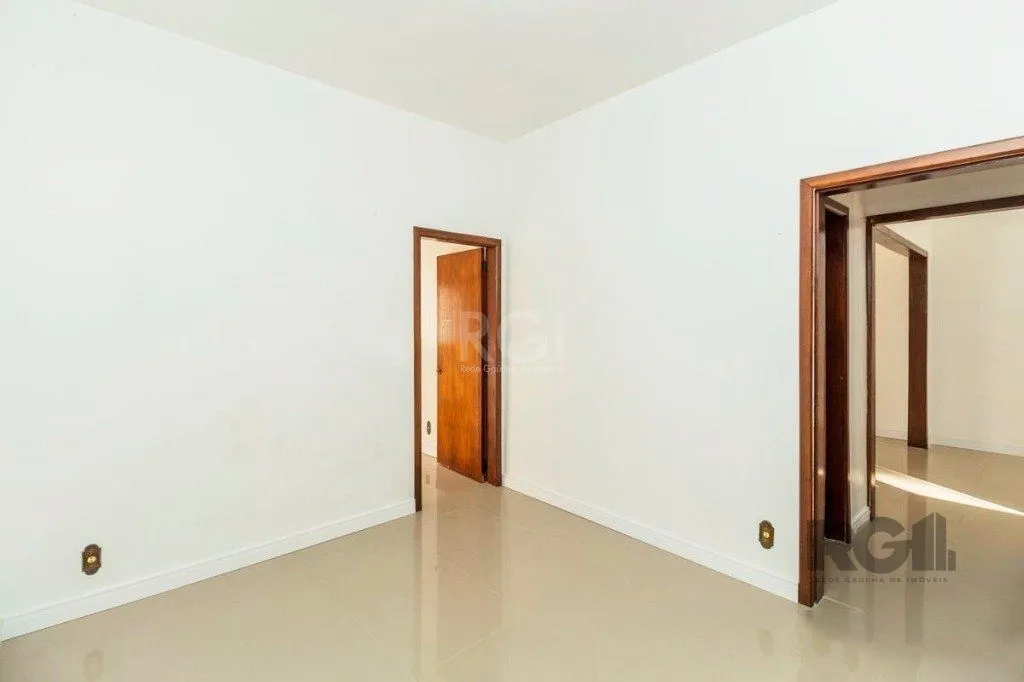 Imagem Casa de 266m² - 5 dormitórios, 5 vagas no bairro São João