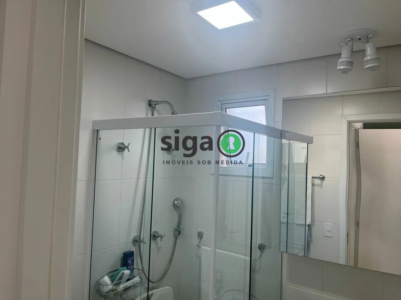 Imagem Apartamento a venda no Campo Belo com 3 quartos, 2 banheiros e 3 vagas.