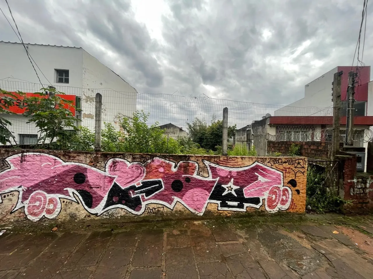 Imagem Terreno plano bairro Nonoai, Zona Sul de Porto Alegre, com 400m² de área total.