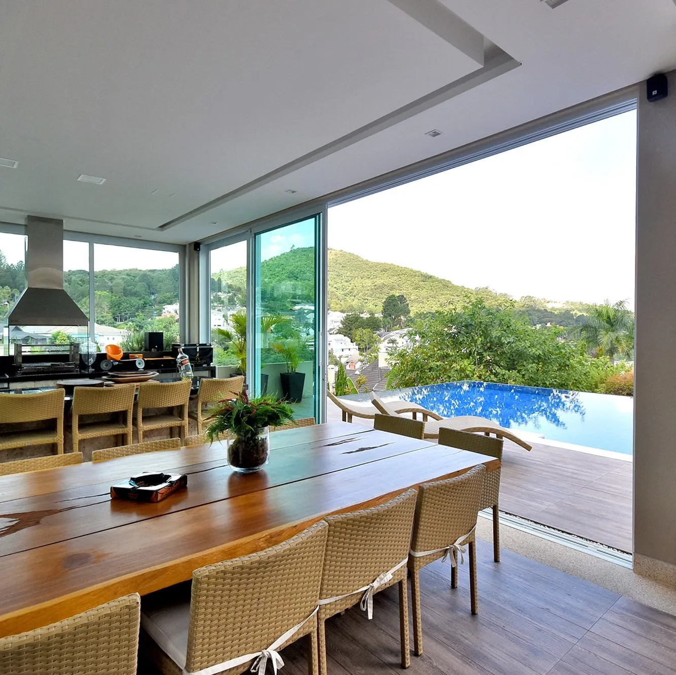 Imagem CASA RESIDENCIAL em SANTANA DE PARNAÍBA - SP, ALPHAVILLE