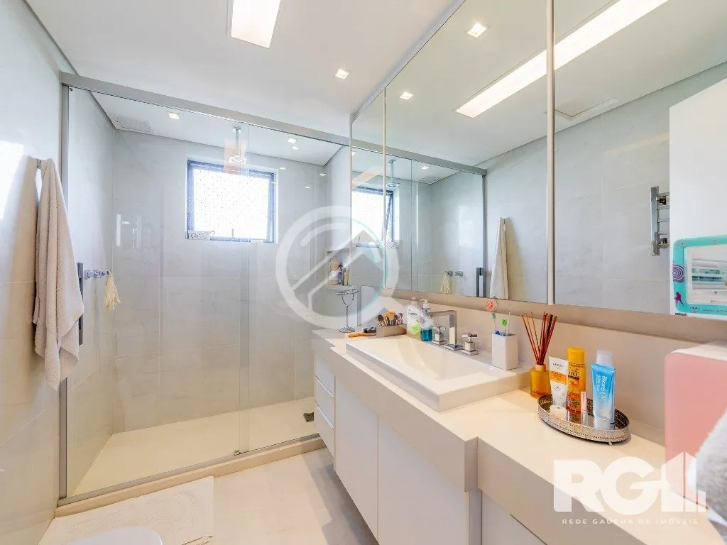 Imagem EXCLUSIVIDADE. Belíssimo apartamento com 245 m², mobiliado, com 3 suítes no bairro Moinhos de Ven...