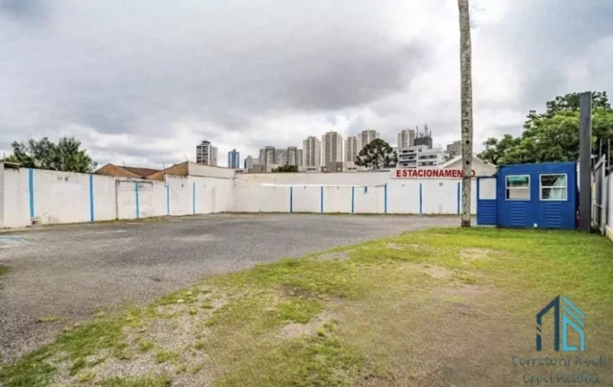 Imagem Imóvel comercial com estacionamento a venda, no Jardim Botânico em Curitiba PR