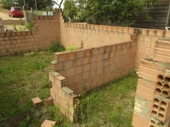Imagem Lindo Terreno residencial com obra inacabada de 100m², condomínio fechado