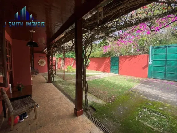 Imagem TÉRREA, 3 suítes, lote plano, piscina e gourmet, em bolsão fechado.