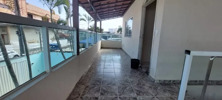 Imagem CASA DUPLEX A VENDA COM 07 QUARTOS 2 SUÍTES E 4 VAGAS DE GARGENS NA PRAIA