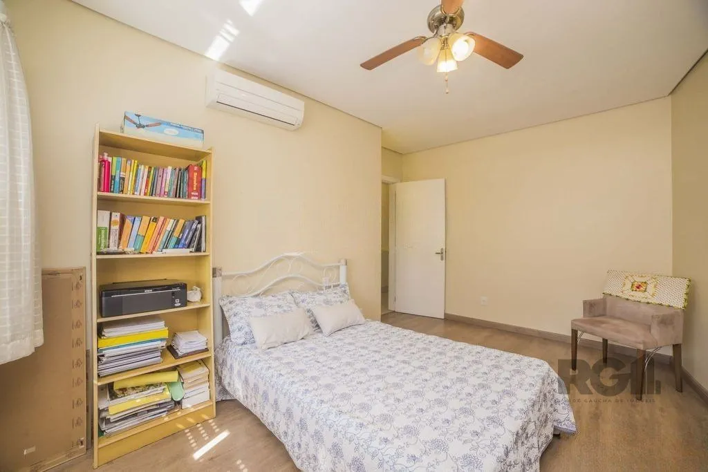 Imagem Casa de 4 dormitórios no bairro Glória
