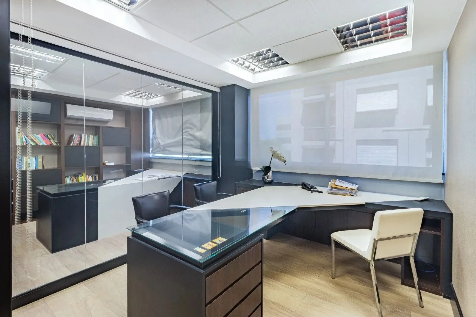 Imagem Sala/Conjunto Comercial com 4 vagas e 218m²