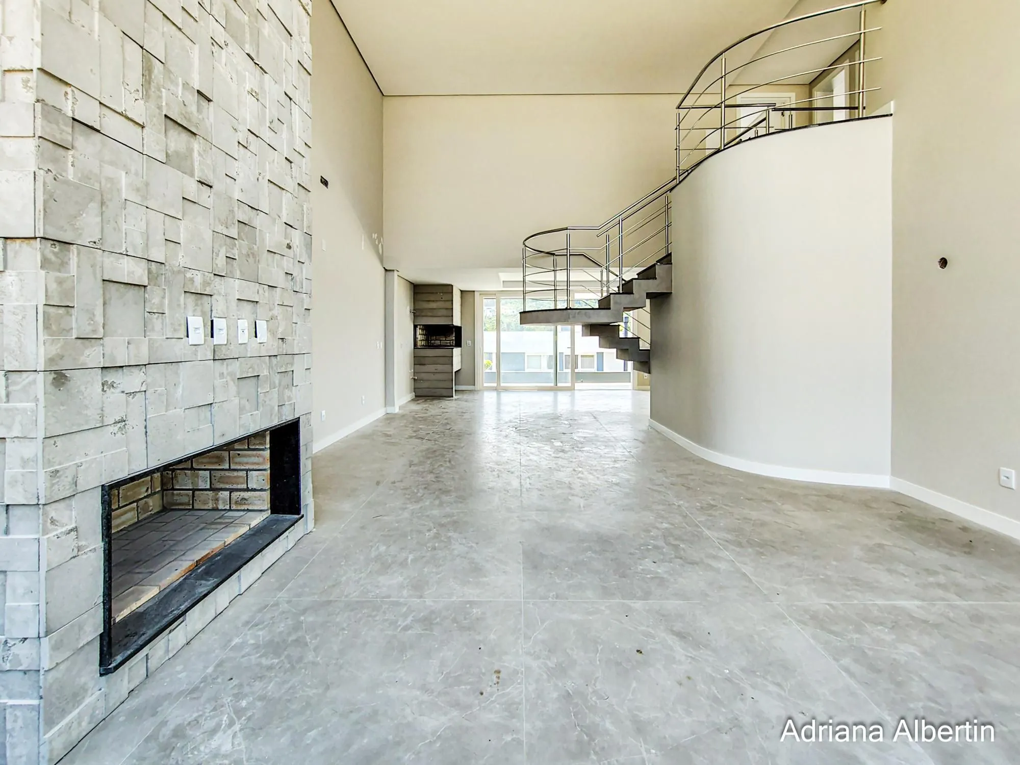 Imagem Casa em Alphaville com 3 suítes e pátio amplo