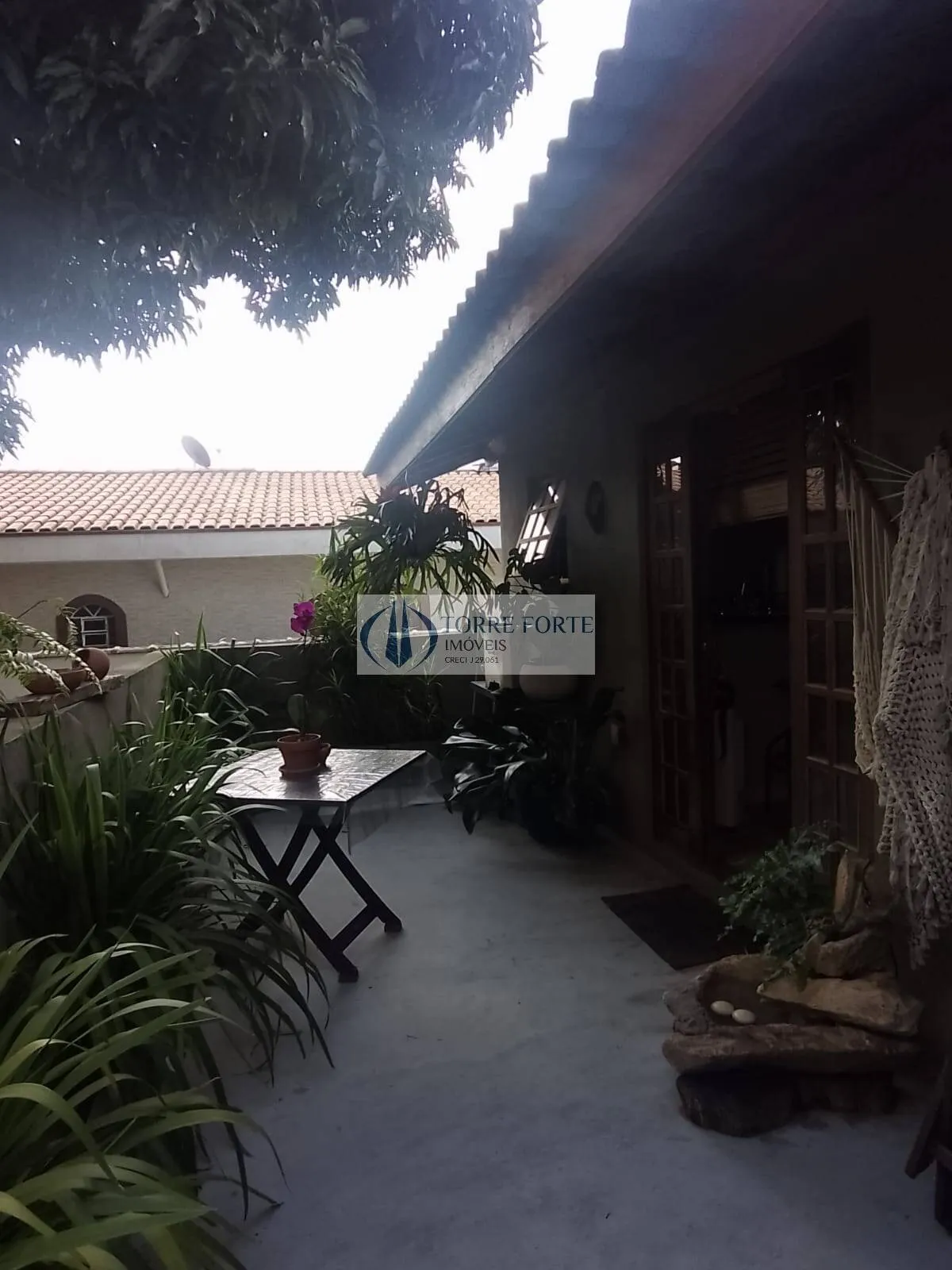 Imagem Casa com estilo moderno, 3 dormitórios, 4 vagas no Jardim Vila Galvão
