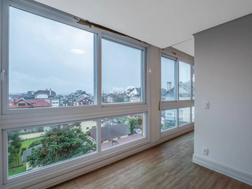 Imagem VENDE-SE APARTAMENTO COM 4 SUITES PROXIMO A RUA COBERTA DE GRAMADO