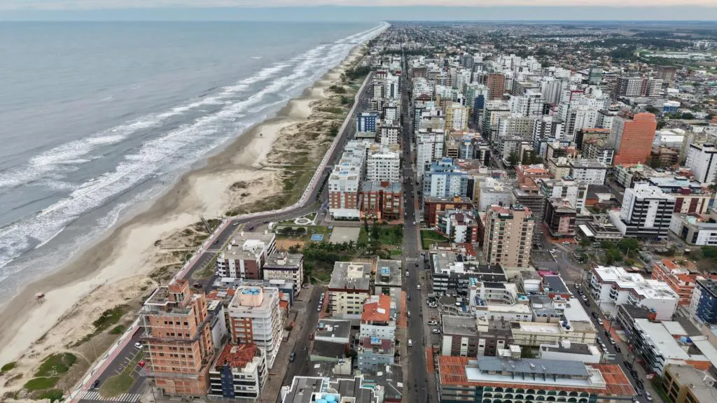 Imagem Apartamento 2Dórmitórios dependência - Bairro Centro
