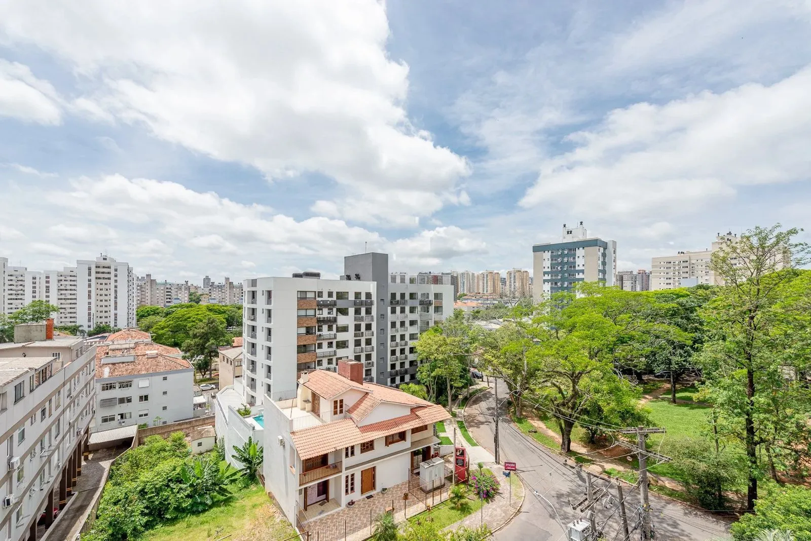 Imagem COBERTURA À VENDA c/ 168m2, 3 dormitórios, 1 suíte, 2 vagas de garagem, Passo da Areia, Porto Alegre !!