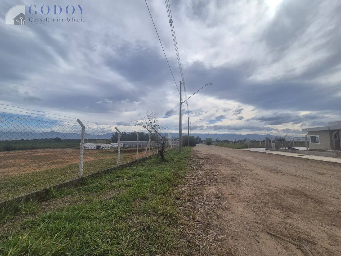 Imagem Terreno Industrial - Entrada de Pindamonhangaba - Próximo à Rod. Pres.Dutra