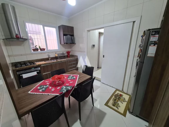 Imagem Casa Triplex no Marapé! Com 115m² e 3 quartos, sendo 1 suítes master com closet e 2 vagas!