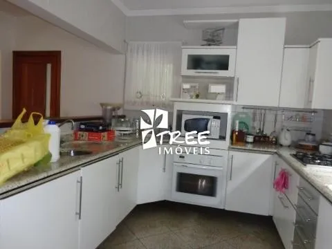 Imagem VENDA DE CASA NO CONDOMÍNIO NOVO HORIZONTE, EM ARUJÁ/SP, semi mobiliada com 3 quartos, suíte c/ hidro, piscina, churrasqueira e 4 vagas. CONSULTE-NOS