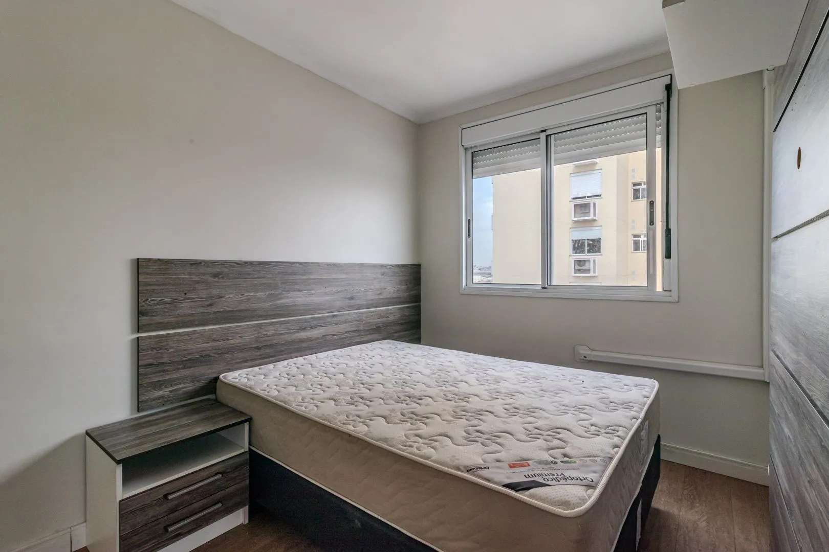 Imagem MÁFFER IMÓVEIS ALUGA LINDO APARTAMENTO 2 DORMITÓRIOS MOBILIADO COM GARAGEM NA AV. ASSIS BRASIL, PRÓXIMO AO SHOPPING LINDÓIA