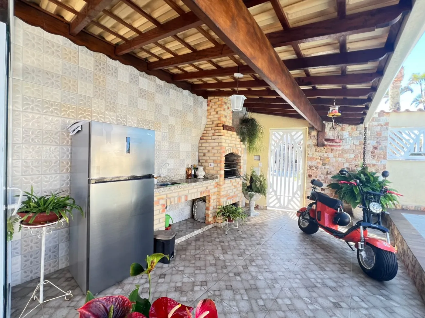 Imagem Casa para Venda em Praia Grande, Solemar, 3 dormitórios, 2 suítes, 1 banheiro, 2 vagas