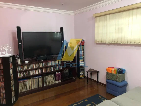 Imagem Sobrado amplo com 3 suítes, renda garantida e 6 vagas cobertas