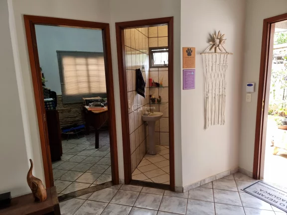 Imagem Linda casa com área gourmet e piscina