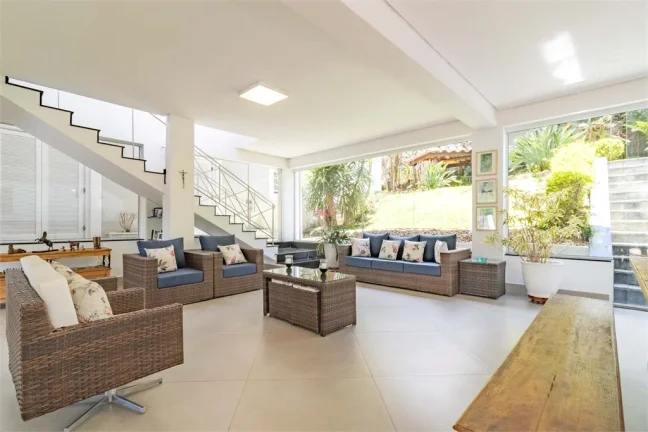 Imagem Casa à venda com 7 quartos, sendo 5 suítes, em Jardim Guedala, São Paulo - SP