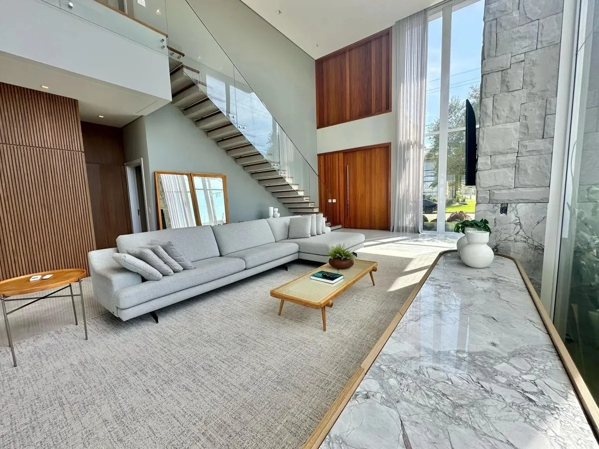 Imagem Sobrado mobiliado e decorado com 05 suítes e piscina em concreto