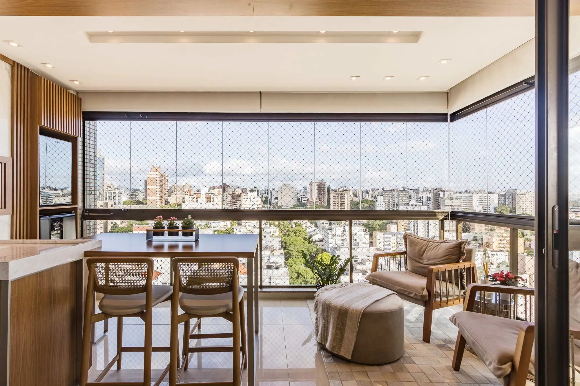 Imagem Apartamento de 3 quartos, 3 suítes e 2 vagas de garagem Higienópolis em POA