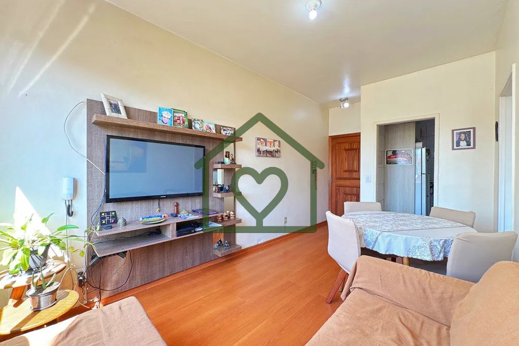 Este apartamento de 55m² privativos, totalmente reformado, é ideal para quem busca conforto, funci...