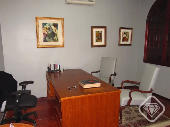 Imagem Casa de luxo em condomínio, 4 dormitórios, suíte máster, dois terrenos, ampla área verde e pisc...