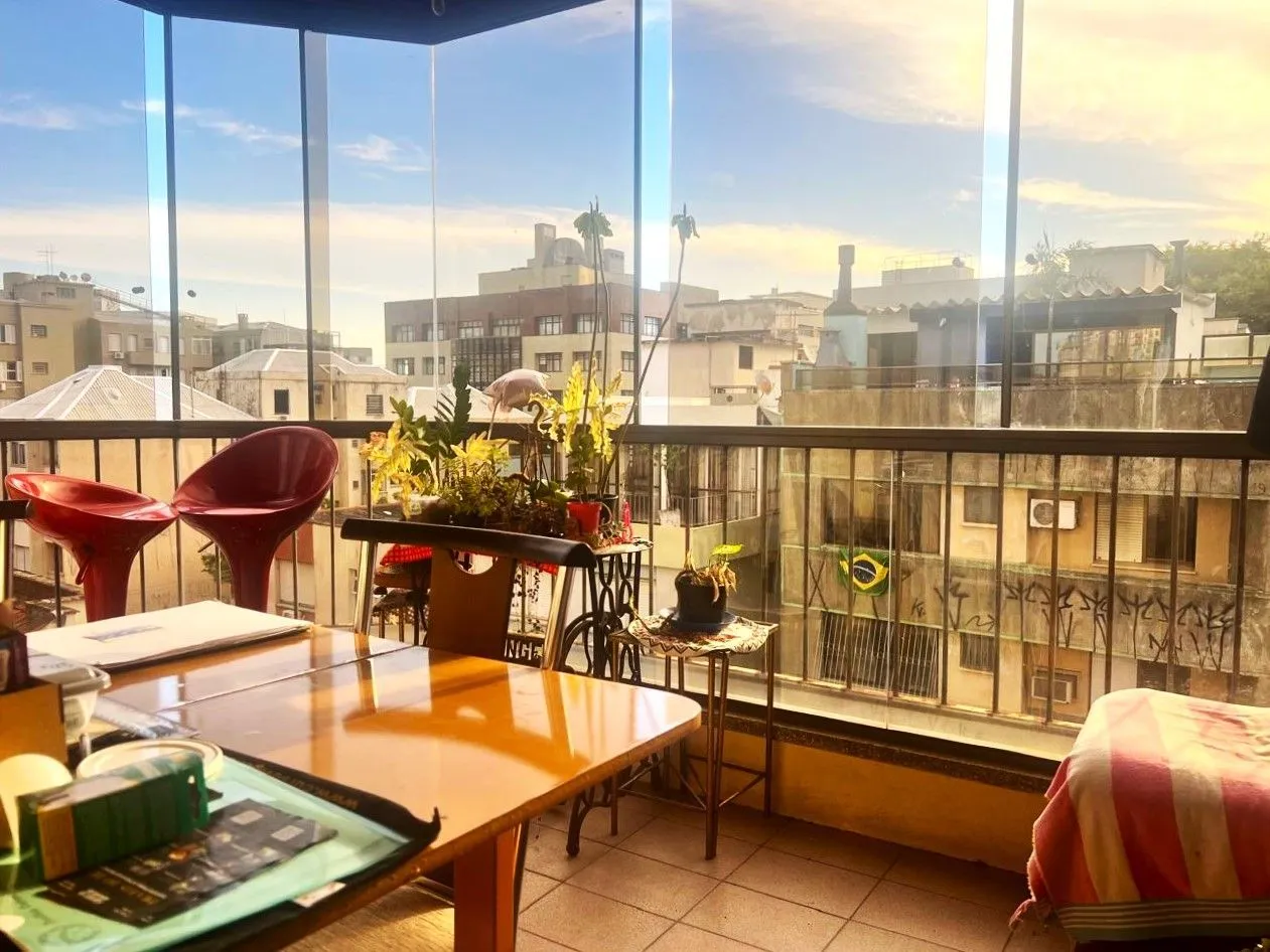 Imagem OPORTUNIDADE ÚNICA NO BOM FIM: APARTAMENTO 2 DORMITÓRIOS COM VAGA E ELEVADOR