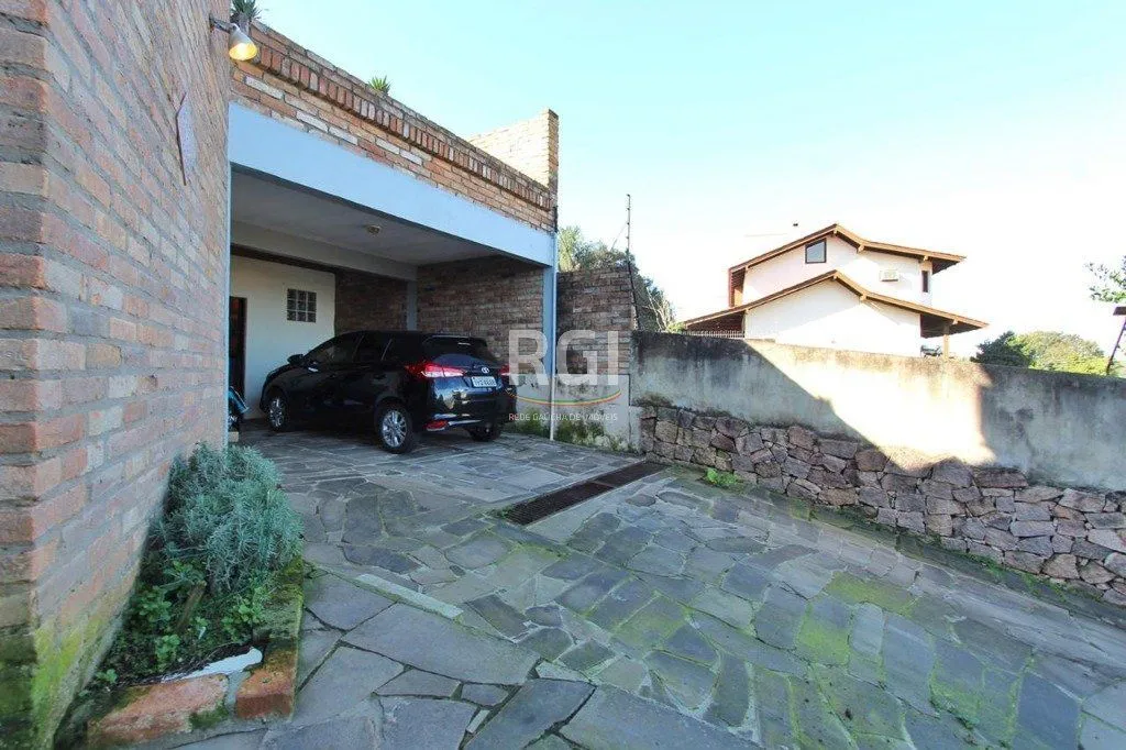 Imagem Casa para Venda - 269.06m², 4 dormitórios, sendo 2 suites, 5 vagas - Teresópolis