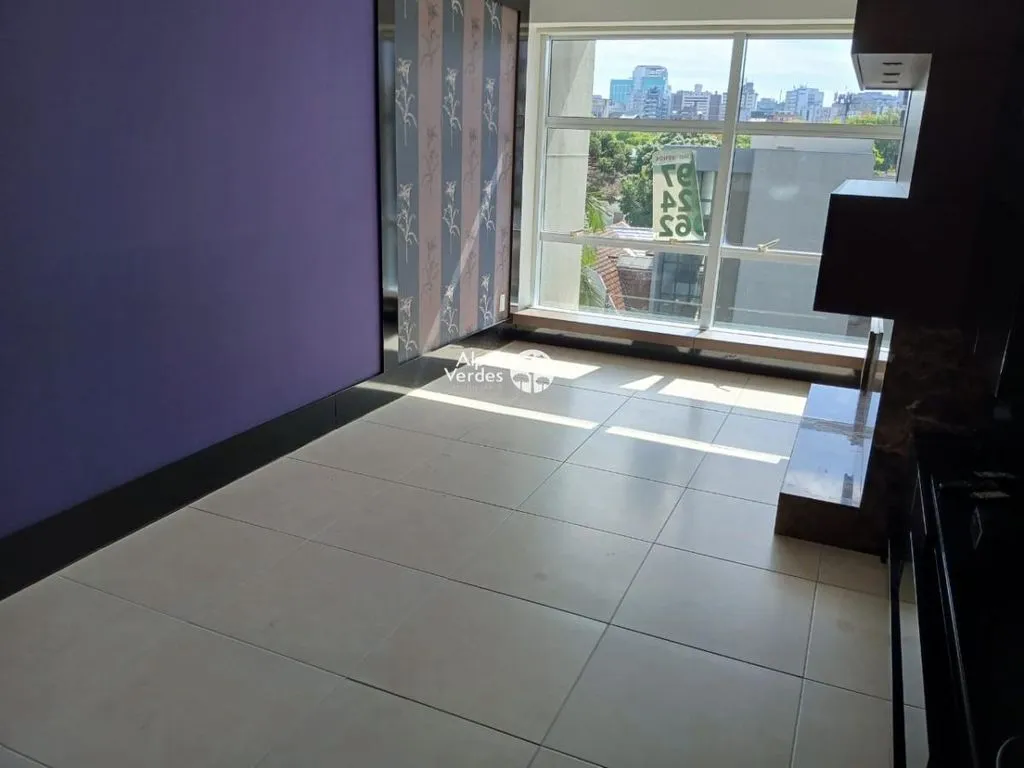 Imagem Vende-se apto em boa localização de Porto Alegre-1 Quarto- R$660.000,00