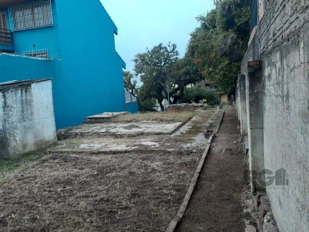 Imagem Vendo terreno no Bairro Partenon em Porto Alegre.