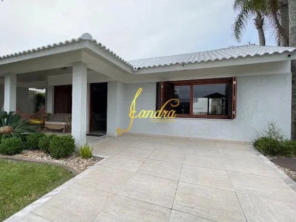 Imagem Casa no Centro de Xangri-la com 03 dormitórios com piscina