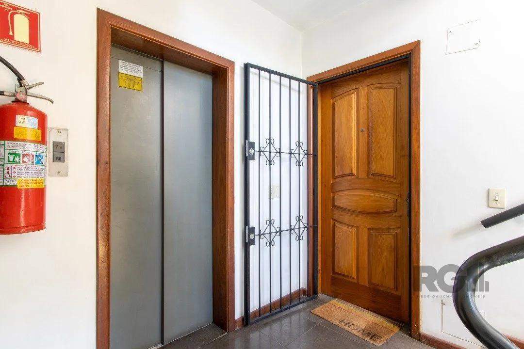 Imagem Apartamento Garden de 3 dormitórios, 1 suite e 1 vaga coberta no bairro Cristal.