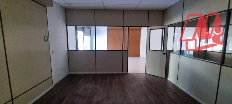 Imagem Na Cavalhada, loja de 90m².
