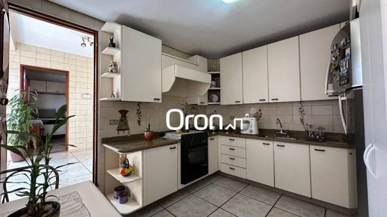 Imagem Sobrado à venda, 414 m² por R$ 1.350.000,00 - Setor Leste Vila Nova - Goiânia/GO