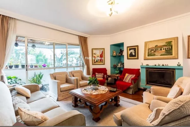 Foto do imóvel Imperdível: Apartamento à venda em Moema, São Paulo-SP, com 4 quartos, 1 suíte, 3 banheiros, 3 vagas de garagem e 188m² de área.