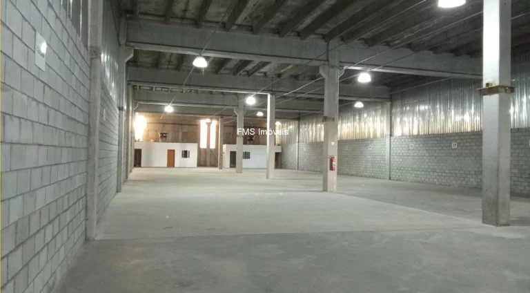 Imagem Galpão com 2200m2 na Rod. Anhanguera / SP.