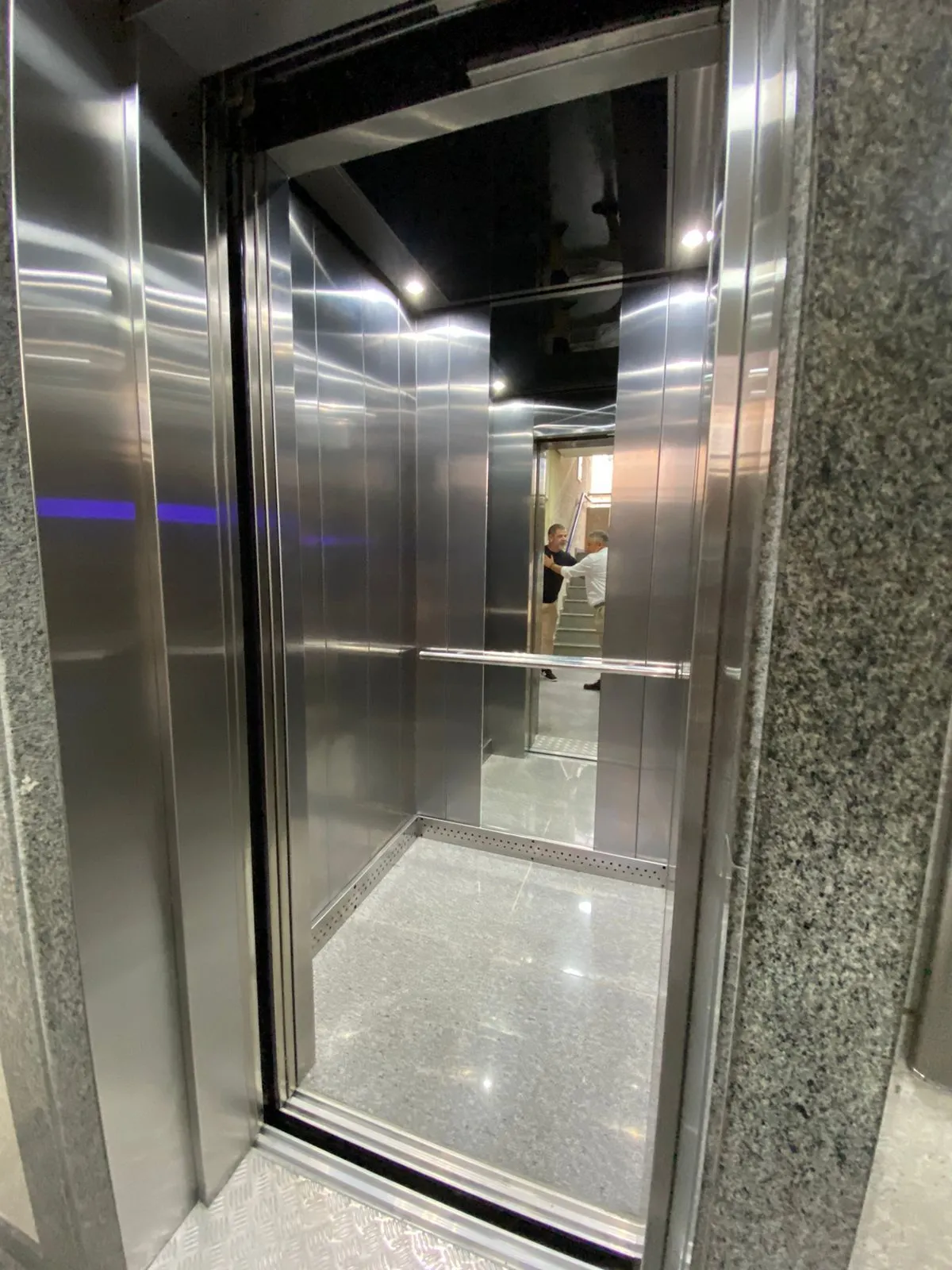 Imagem Cond. Centro Comercial Canoas Vende 2 salas , 124m², 62m² cada uma, 2 banheiros