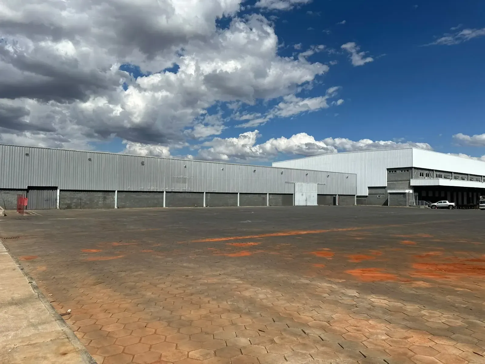 Imagem Galpão para Alugar, 2.570 m² em  - 