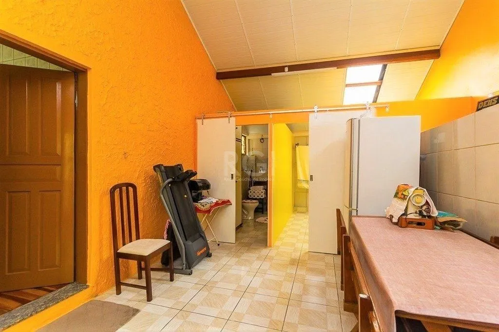 Imagem Casa para Venda - 148m², 2 dormitórios, 1 vaga - Partenon